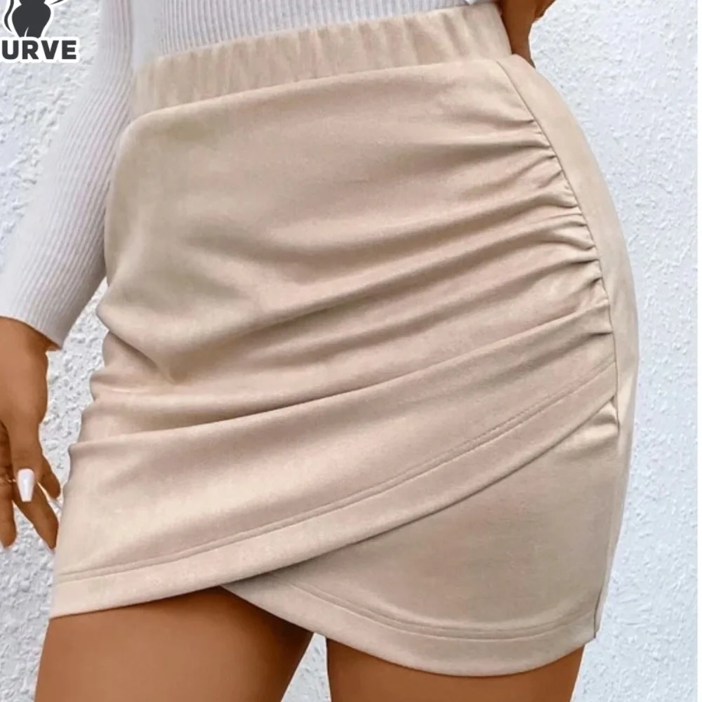 Plus Vegan Suede Stretchy Waist Fitted Mini Skirt - Picture 3 of 9